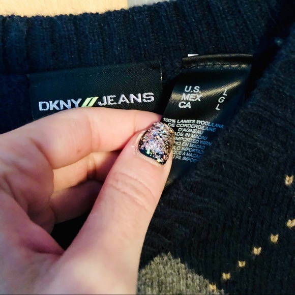 DKNY navy blue & gray argyle checker pattern sweater 💙✨ - Picture 2 of 2